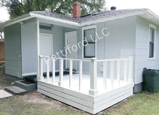 Building Photo - 5565 Minosa Cir E