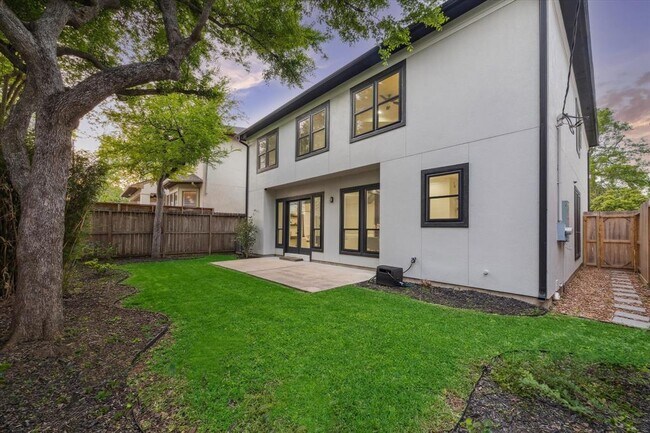 Building Photo - 4317 Verone St
