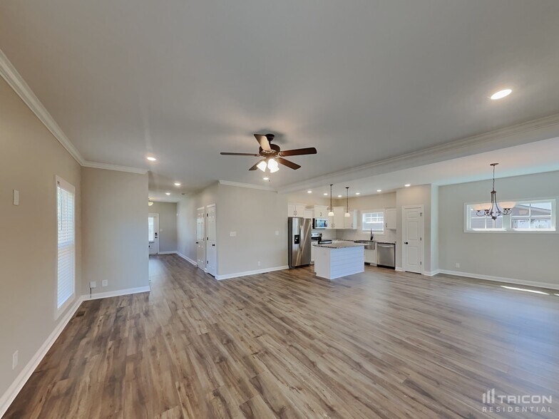 Building Photo - 129 Bonnell Dr
