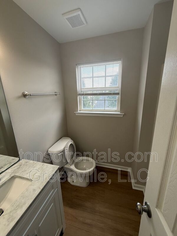Building Photo - 151 Bellweather Dr