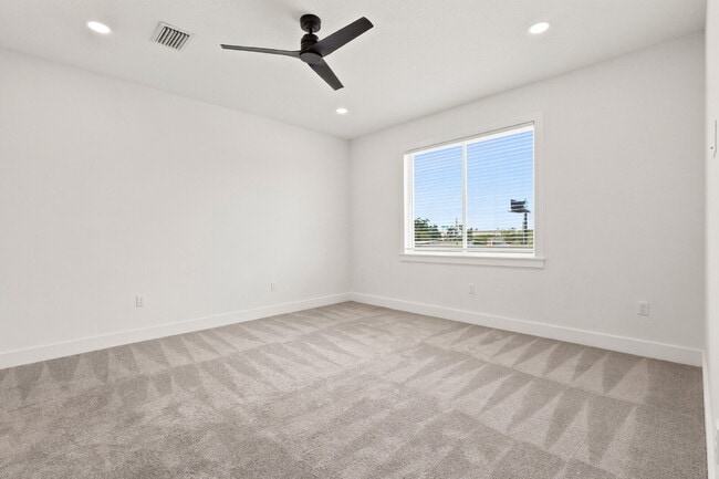 Building Photo - 2138 W Nassau St
