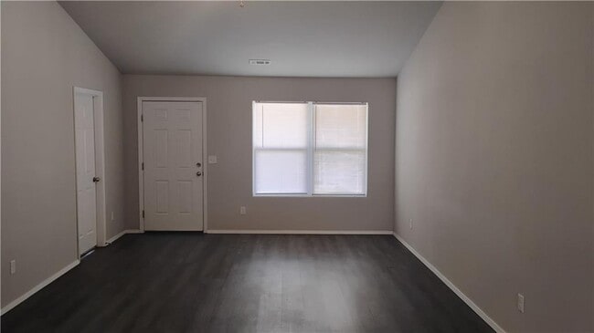 Building Photo - 1701 Forest Dr