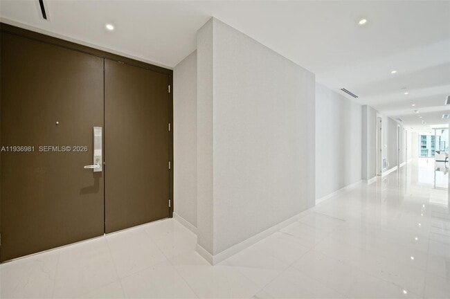 Building Photo - 300 Biscayne Blvd Way