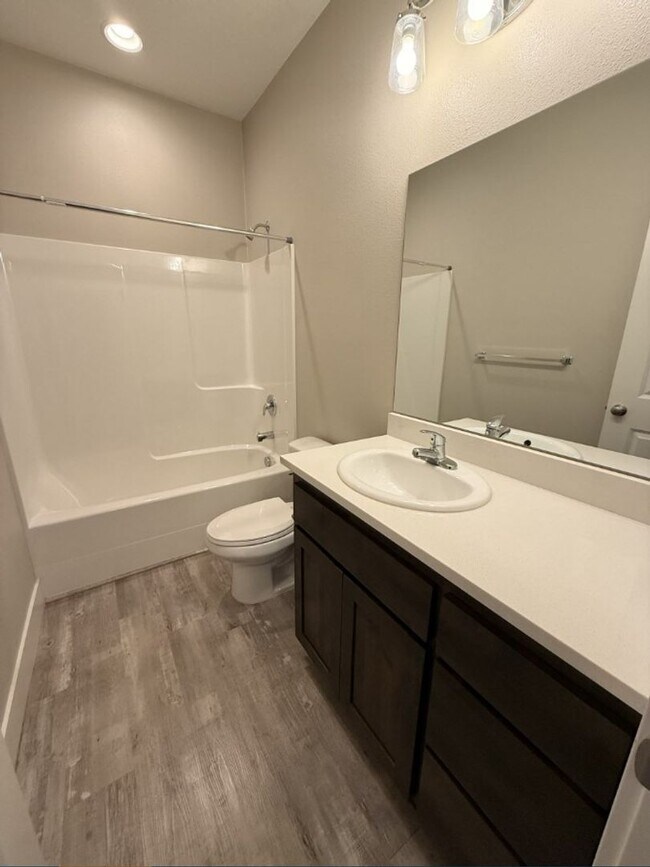 Building Photo - 3 Bed 2 Bath - Sublimity Duplex