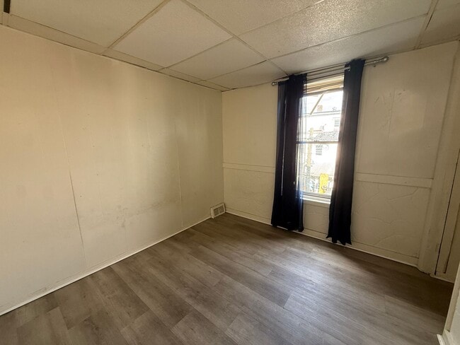 Building Photo - 525 1/2 Elliger Street
