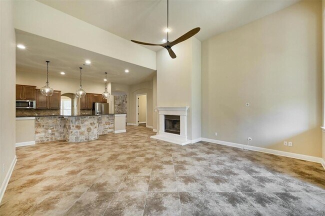 Building Photo - 211 Lake Como Dr