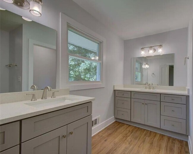 Building Photo - 985 Frontier Trail SW