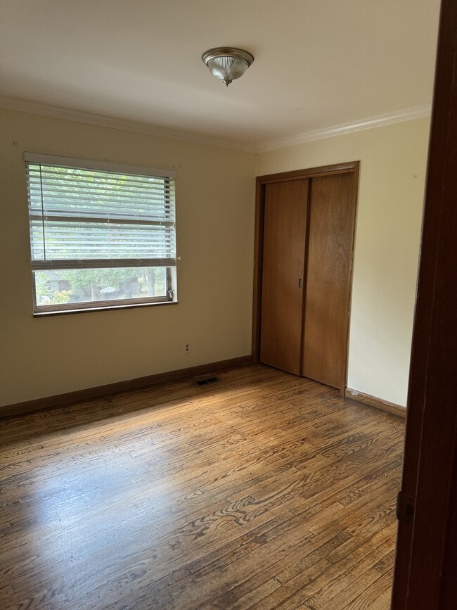 Building Photo - 307 Iroquois Dr