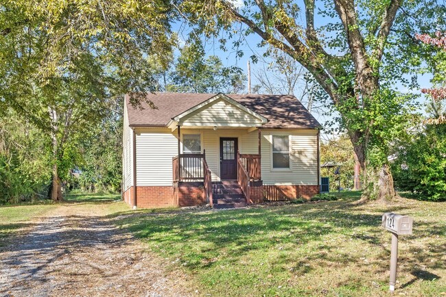 Building Photo - 2 Bedroom Home For Rent Near Madison Street!