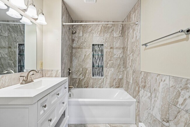 Building Photo - Renovated Private Entry 2 Bedroom Apartment Available!