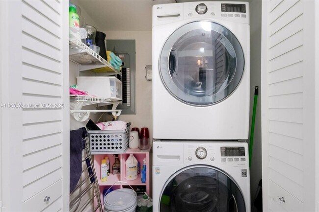 Building Photo - 4920 SW 76th St