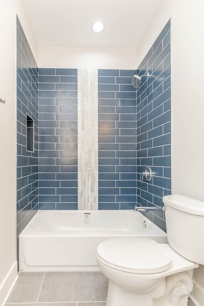 Building Photo - 6632 S Kenwood Ave