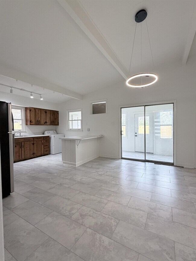 Building Photo - 5136 Warfield Dr