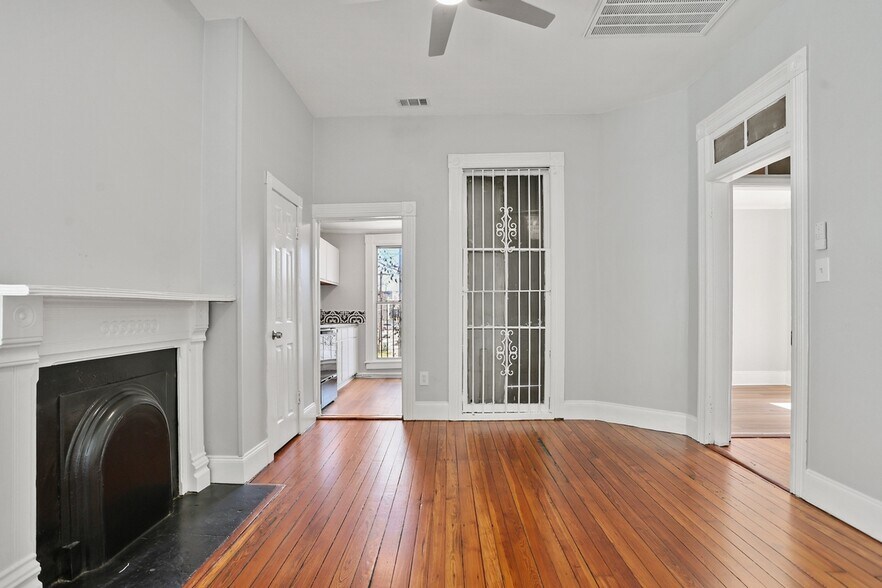 Building Photo - 1112 Barnard St