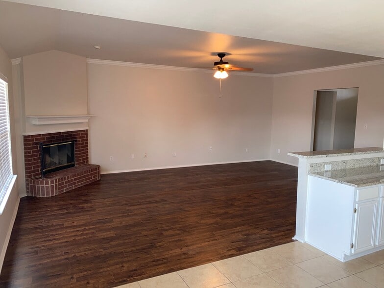 Building Photo - 2918 Hilton Head Dr