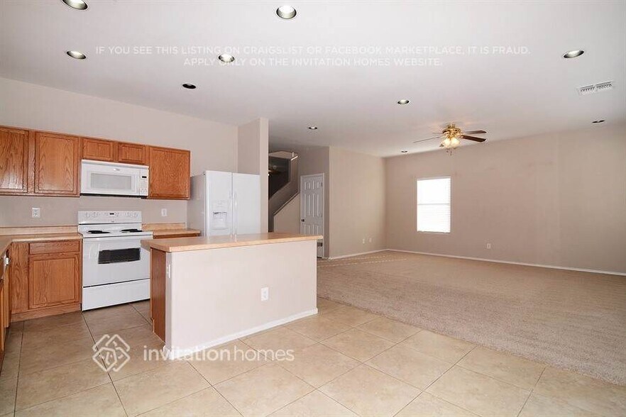 Building Photo - 18553 W Mariposa Dr