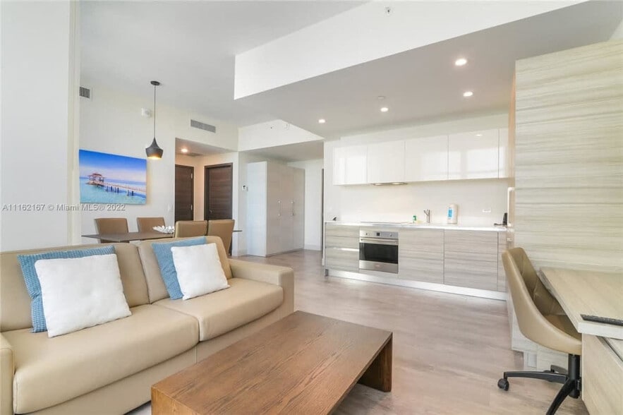 Building Photo - 777 N Ocean Dr