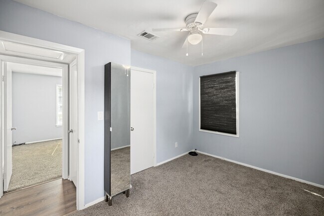 Building Photo - 354 Chicago Ave