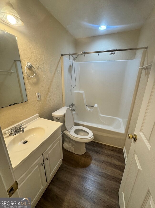 Building Photo - 736 Happy Hollow Rd