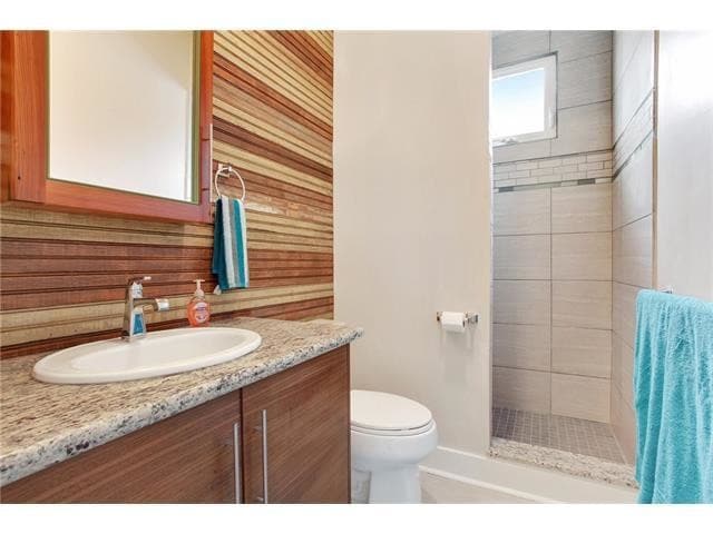 Bathroom - 1639 Alvar St