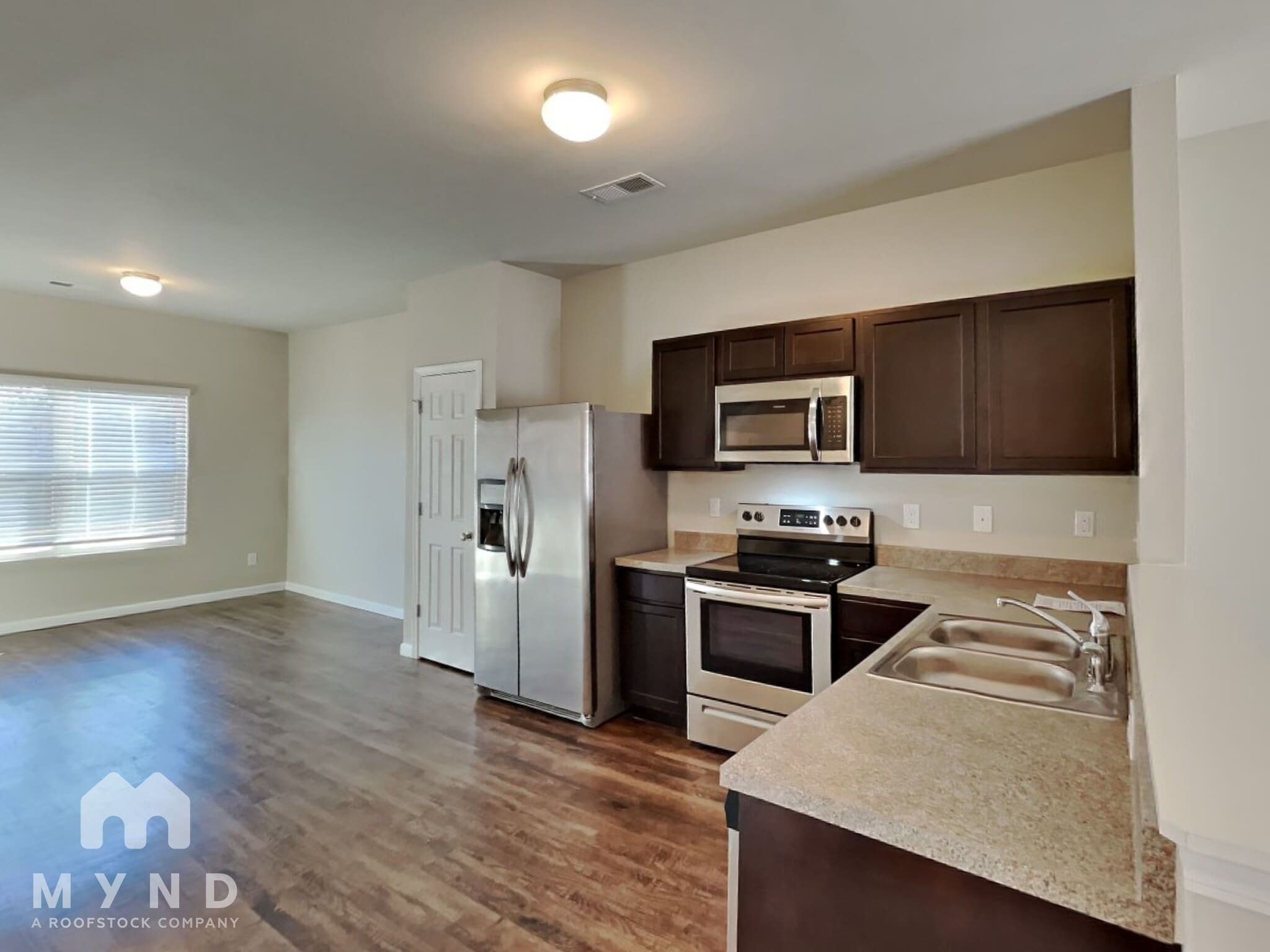 Building Photo - 743 The Heights Ln