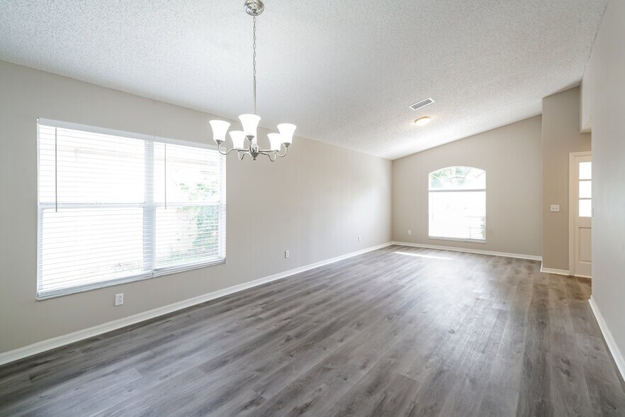 Building Photo - 1831 Coyote Pl