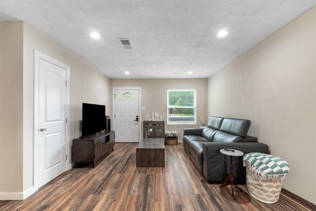 Building Photo - 4705 Menchaca Rd