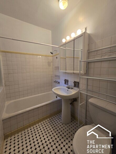 Building Photo - 5131 N Damen Ave
