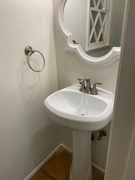 Powder Room - 23724 Aetna St