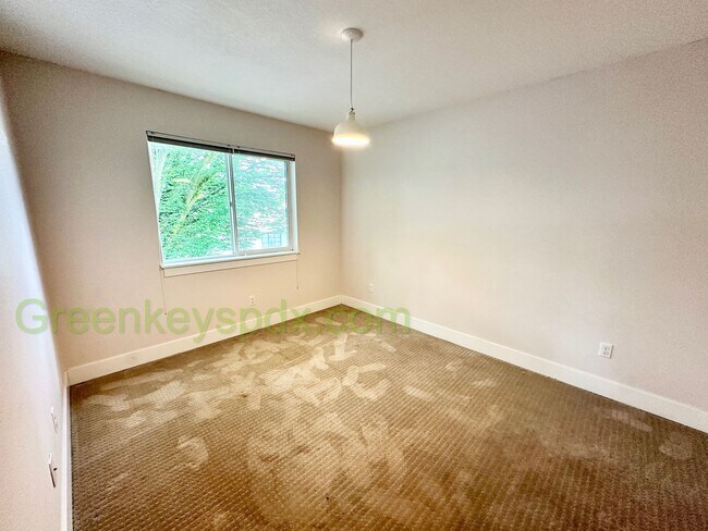 Building Photo - Beautiful Newer Built House in NE Portland