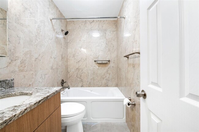 Building Photo - 2170 NE 51st Ct