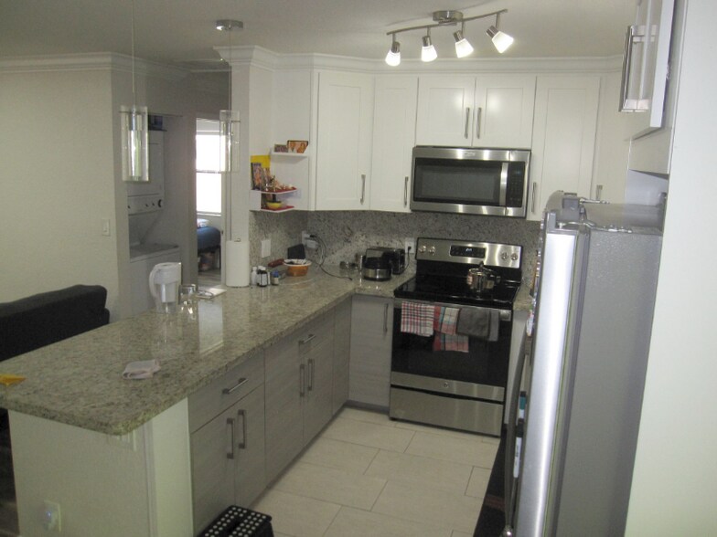Building Photo - 4141 NW 114th Ave