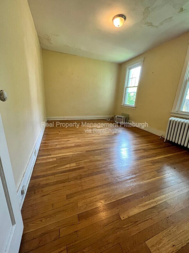 Building Photo - 5731 Phillips Ave