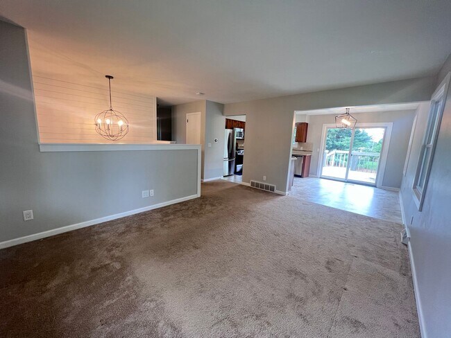 Building Photo - 3003 Winesap Dr NE