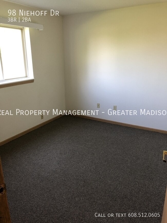 Building Photo - 98 Niehoff Dr