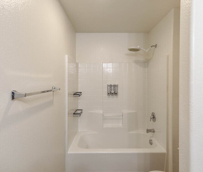Building Photo - Nicely Upgraded Mountains Edge Gated Commu...