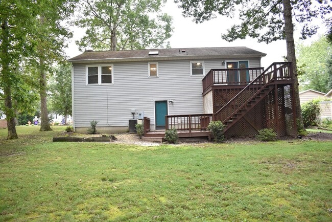 Building Photo - Great Split Foyer In Fredericksburg!