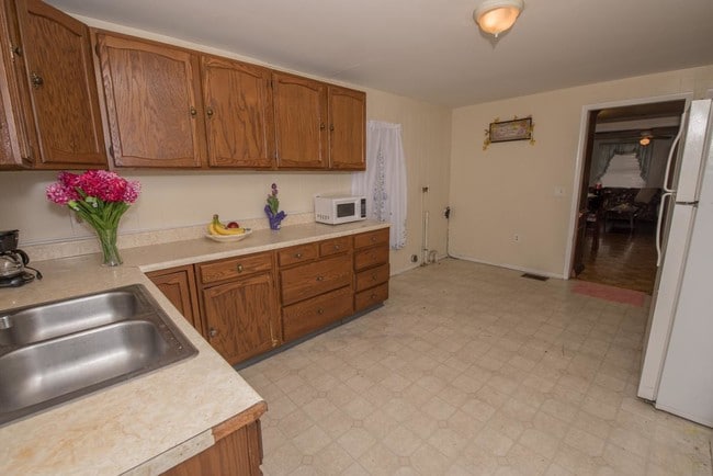 Building Photo - 3 bedroom in Easton PA 18042