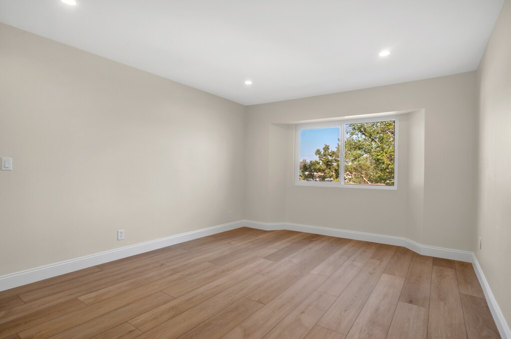 Building Photo - 1228 S Westlake Blvd
