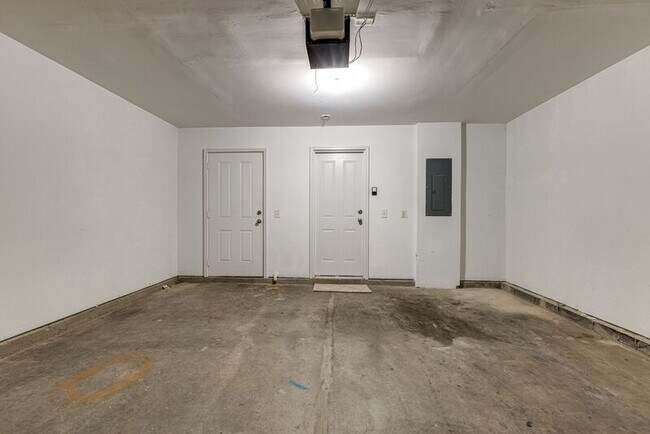 Building Photo - 531 St Jules Ln