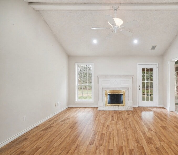 Building Photo - 3650 N E 37th St
