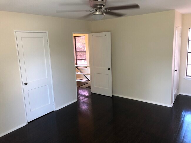 Building Photo - 1301 E Lyon St