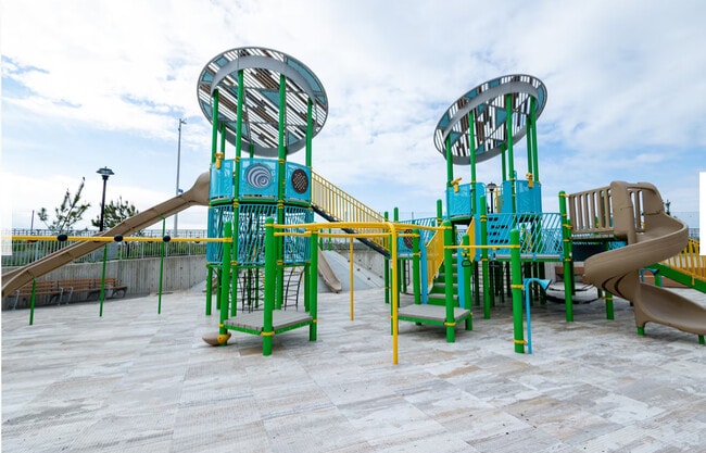 Building Photo - 2-27R-27 Beach 99th St