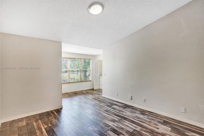 Building Photo - 437 Vista Isles Dr