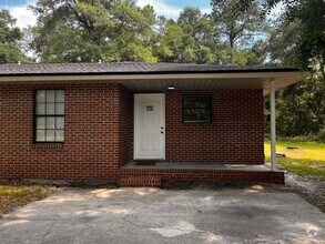 Building Photo - 2 Bedroom 1 Bath Duplex