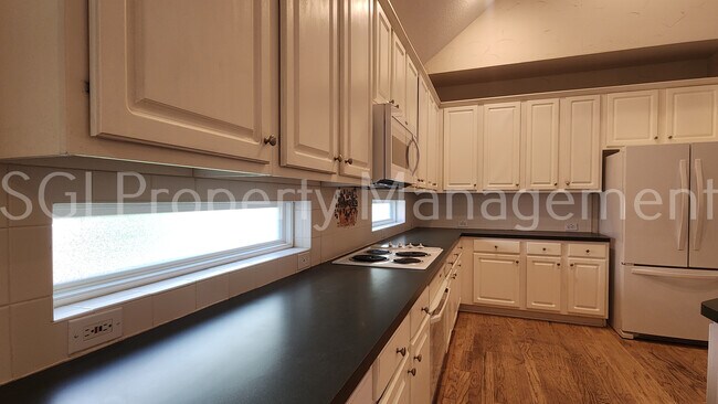 Building Photo - 329 Parkhurst Ln
