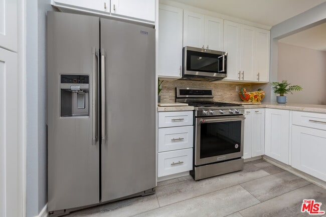 Building Photo - 1017 Via Colinas