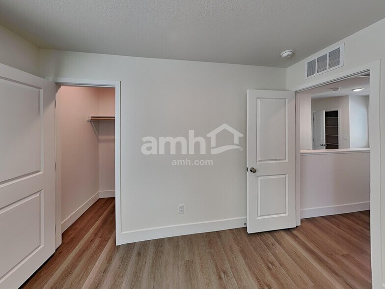 Building Photo - 10378 Beaver Tail St