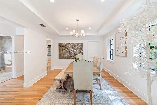 Building Photo - 1329 Obispo Ave