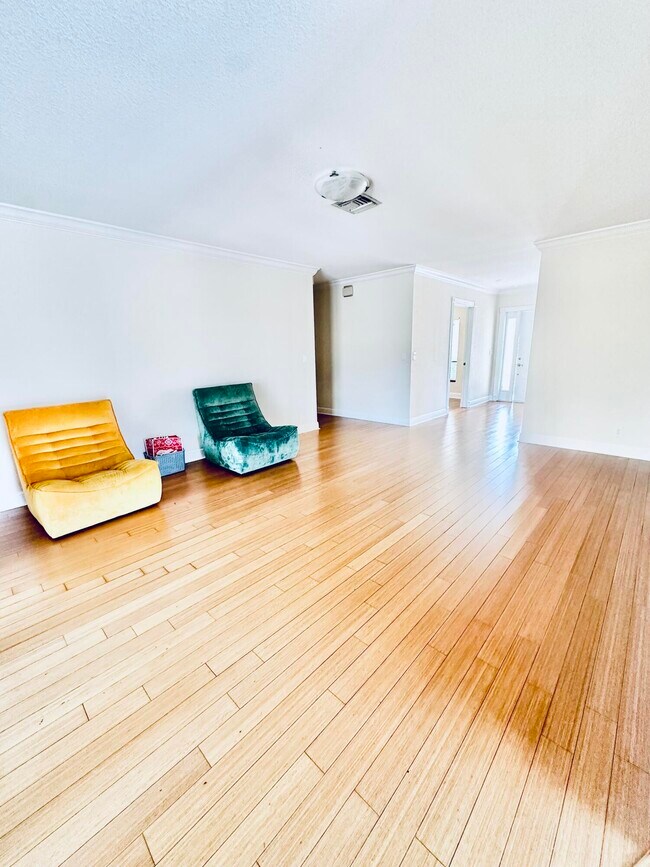 Building Photo - 17768 Maplewood Dr